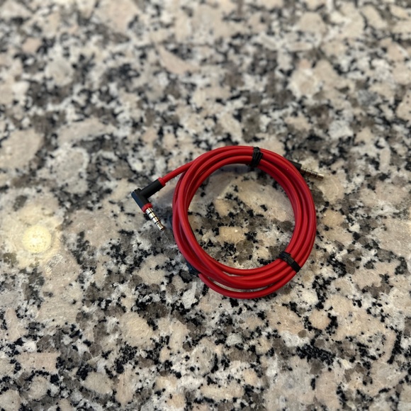 BEATS BY DRE Studio — Wireless Bluetooth Headphones — Matte Black Color - Picture 11 of 12